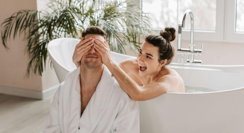 Peignoir Polaire femme homme baignoire